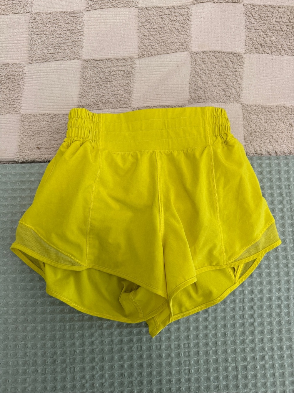 NWOT Lululemon Hotty Hot High-Rise Lined Short 2.5"
Sonic Yellow size 0